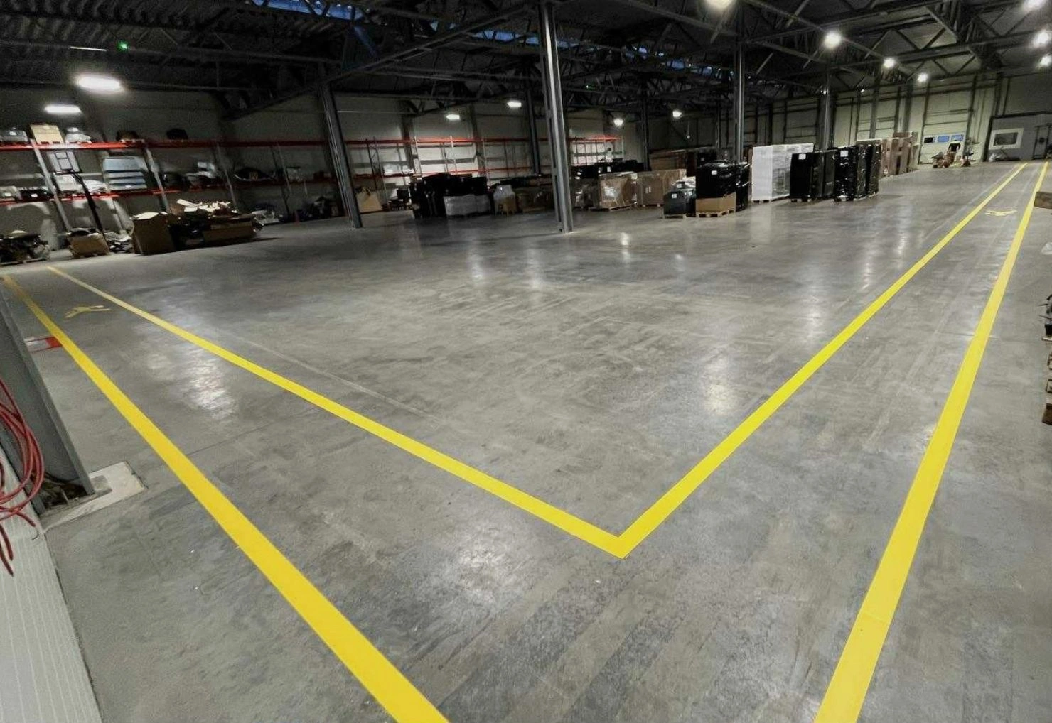 Horizontalus ženklinimas naujai statomame logistikos sandėlio priestate