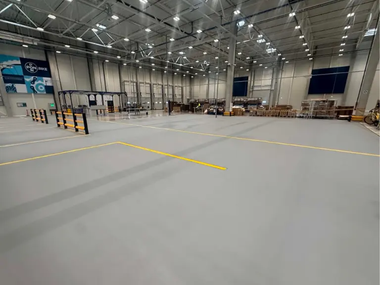 Neslidžios grindų dangos įrengimas objekte Kėdainiuose (1700 m²)
